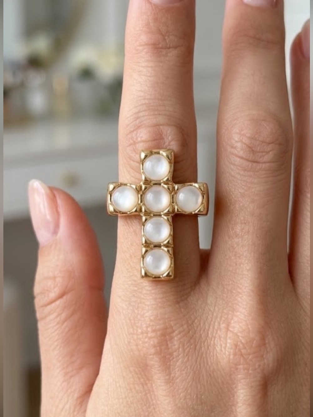 NWT Robert Lee Morris RLM Mother of Pearl Cross Ring Goldtone Statement Size 8
Z